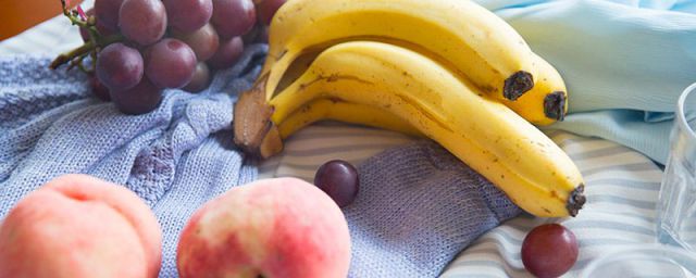 蜜桃能和香蕉一起吃吗(吃水蜜桃可以吃香蕉吗)