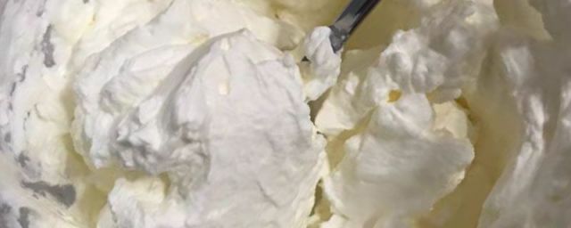 淡奶油和乳脂奶油的区别哪个好吃(淡奶油和乳脂奶油的区别哪个比较好一点)