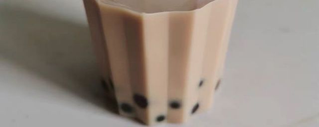 焦糖奶茶和普通奶茶的区别(红糖奶茶和黑糖奶茶的区别)