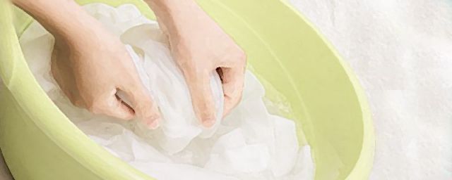 白色衣服弄到西瓜汁怎么洗掉(西瓜汁弄白衣服上能洗掉吗)